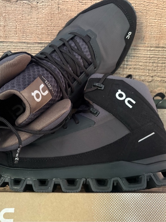 Athletic_Shoes